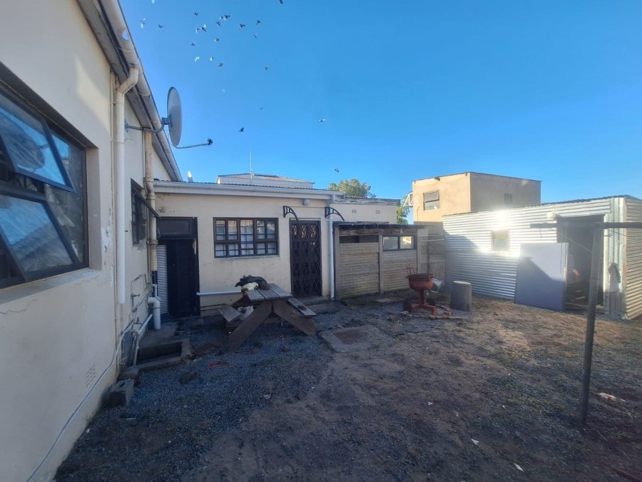 6 Bedroom Property for Sale in Southernwood Eastern Cape